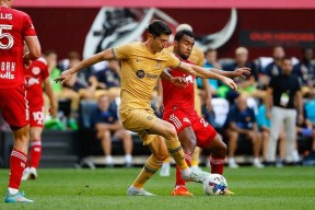 开云体育-莱万多夫斯基连续十场比赛得分超过问鼎冠军，澳大利亚队挑战极限！的简单介绍