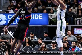 开云体育-字母哥回归赛场，战术调整首场状态亮眼，TL观众沸腾！的简单介绍